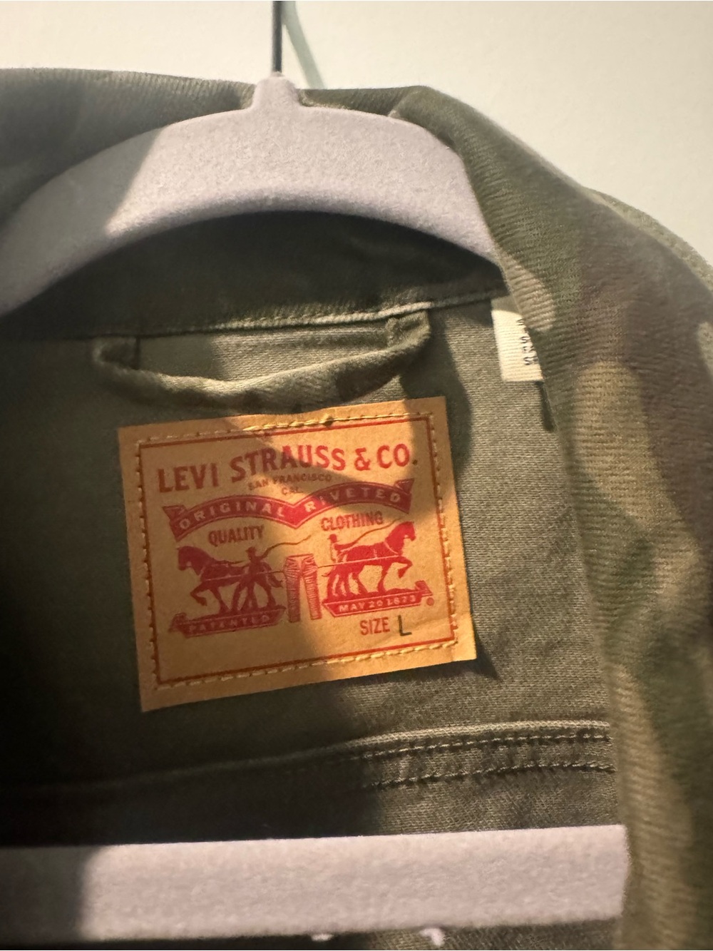 Levi's women’s Levi Trucker Jacket - Green Camo - Picture 3 of 3